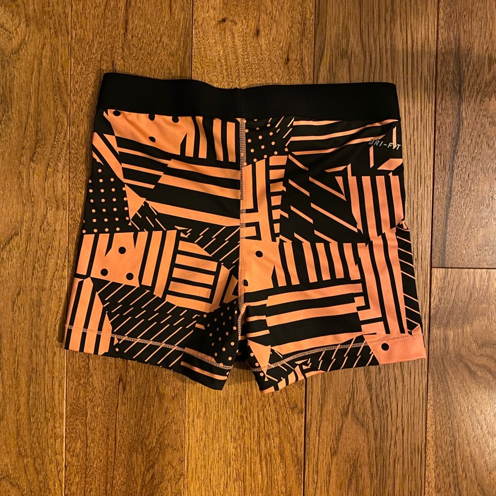 ❌SOLD❌Nike Pro Coral and Black Shorts Size Medium - Picture 5 of 5